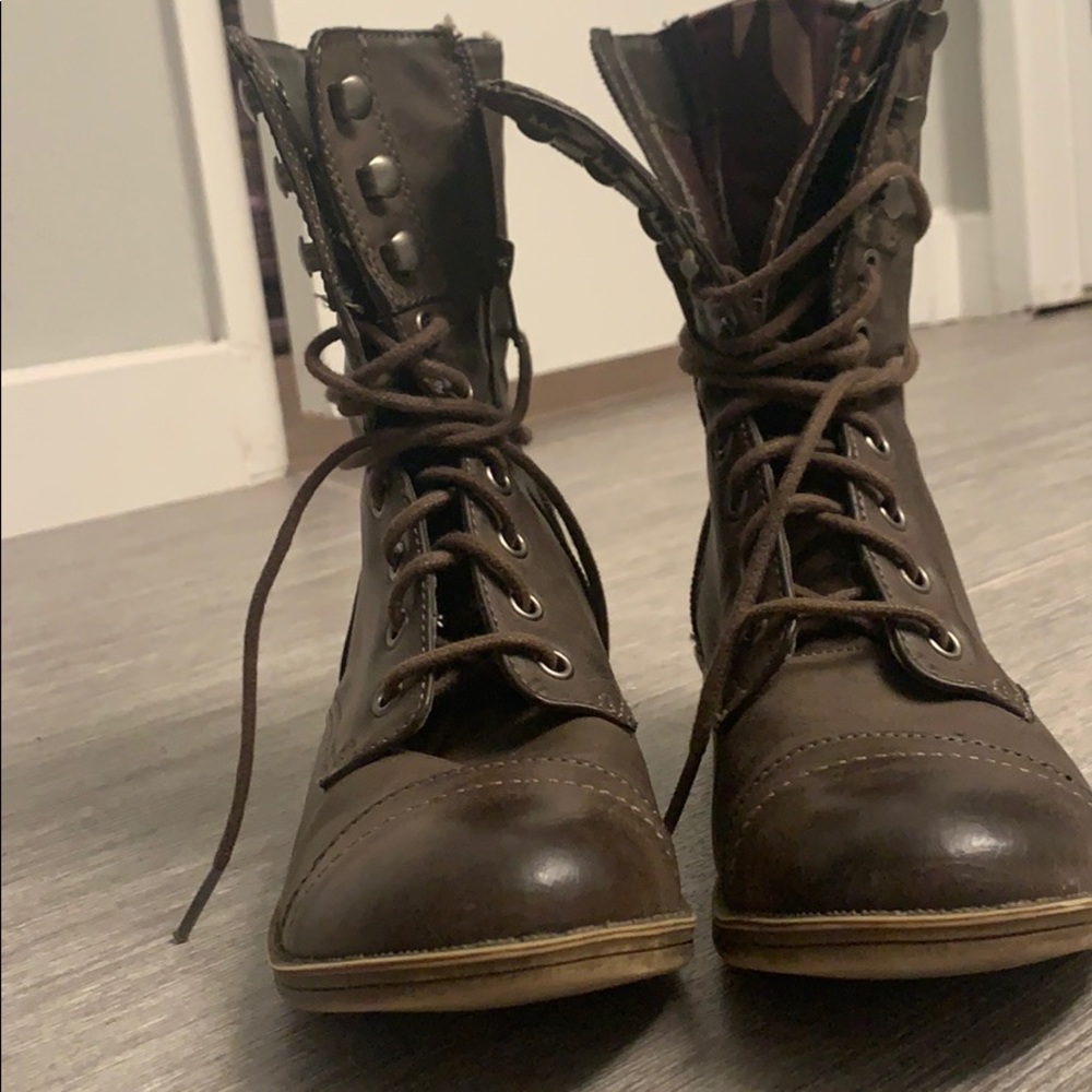 Women Boots Size 6